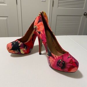 Angeles Shoes‎ women’s floral Fiona pumps — size 7